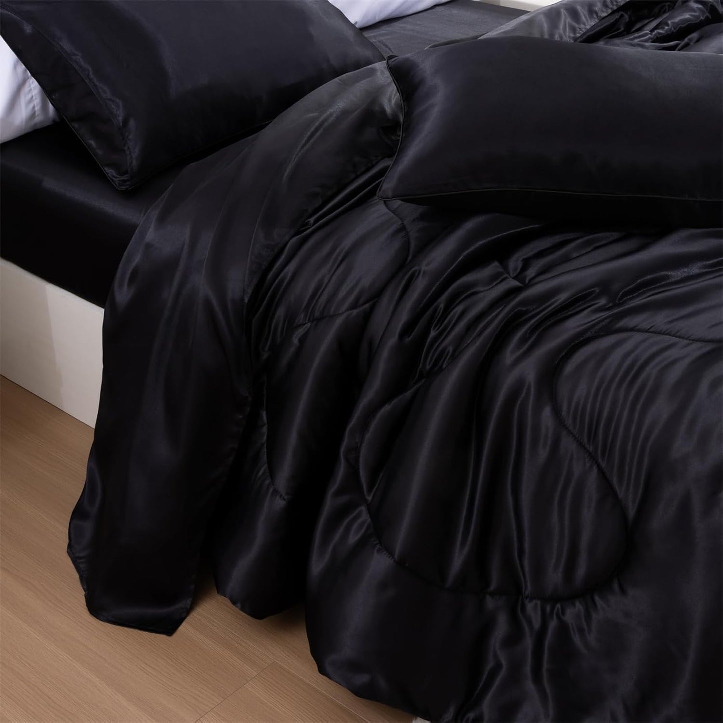 A Nice Night Satin Silky Soft Quilt Luxury Super Soft Microfiber Bedding Thin Comforter Set Full/Queen, Light Weighted (Black, Queen)